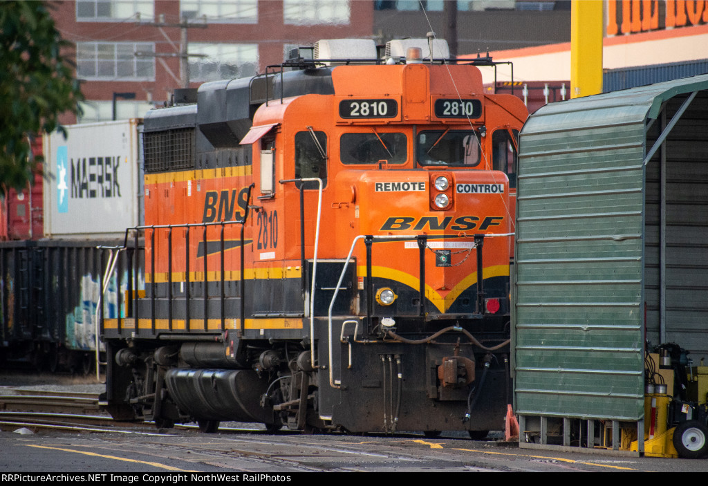 BNSF 2810